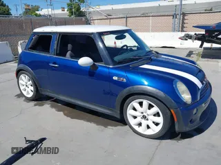 2004 MINI Hardtop S z VIN WMWRE33494TD89427, wystawiony jako IAAI lot #42315102 z przebiegiem 114 769 mil mil oraz . Historia ofert i sprzedaży dostępna na DreamBid. Obrazek 1.