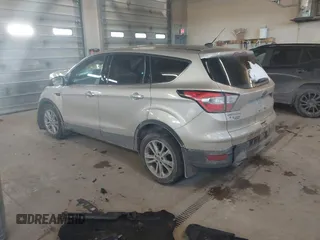 2017 Ford Escape SE z VIN 1FMCU0GD0HUC93439, wystawiony jako IAAI lot #41447523 z przebiegiem 94 776 mil mil oraz . Historia ofert i sprzedaży dostępna na DreamBid. Obrazek 3.