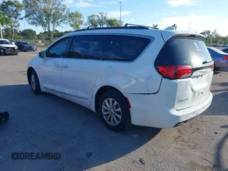 2017 Chrysler Pacifica Touring L with VIN 2C4RC1BG2HR526503, listed as a IAAI auction lot 40264571 with 136,262 mi miles and . Bid and sale history available at DreamBid. Image 3.