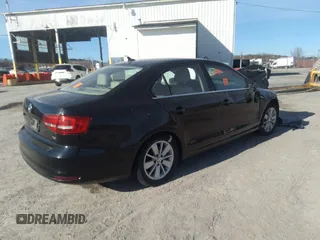 2015 Volkswagen Jetta Sedan 1.8T SE w/Connectivity with VIN 3VWD07AJ2FM255186, listed as a IAAI auction lot 35986577 with 7,853 mi miles. Bid and sale history available at carsss.com. Image 4.