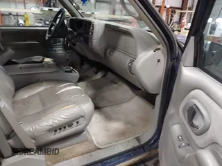 1999 Chevrolet Suburban z VIN 1GNFK16R1XJ409829, wystawiony jako IAAI lot #42045240 z przebiegiem 337 554 mil mil oraz . Historia ofert i sprzedaży dostępna na DreamBid. Obrazek 5.