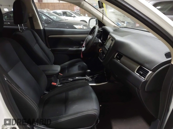 2018 Mitsubishi Outlander ES z VIN JA4AZ2A34JZ008883, wystawiony jako IAAI lot #42288285 z przebiegiem 65 554 mil mil oraz . Historia ofert i sprzedaży dostępna na DreamBid. Obrazek 5.