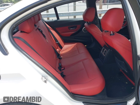 2014 BMW 3 Series 335i z VIN WBA3A9G52ENS64702, wystawiony jako IAAI lot #42273812 z przebiegiem 83 517 mil mil oraz . Historia ofert i sprzedaży dostępna na DreamBid. Obrazek 8.