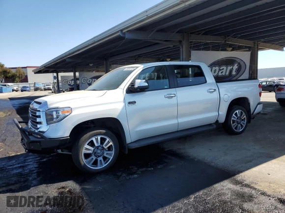 2021 Toyota Tundra Platinum z VIN 5TFAY5F14MX963197, wystawiony jako Copart lot #56002725 z przebiegiem 84 941 mil mil oraz Szkoda całkowita • Salvage title. Historia ofert i sprzedaży dostępna na DreamBid. Obrazek 1.