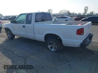 2000 Chevrolet S-10 LS with VIN 1GCCS19W5Y8313840, listed as a IAAI auction lot 41592172 with 245,967 mi miles. Bid and sale history available at carsss.com. Image 3.