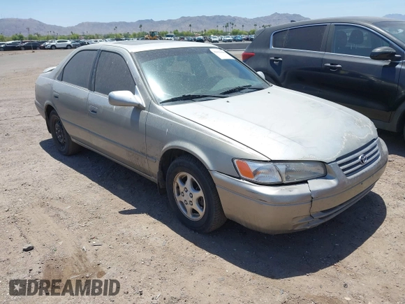 1998 Toyota Camry LE z VIN JT2BG22K8W0113985, wystawiony jako IAAI lot #42321418 z przebiegiem 277 270 mil mil oraz . Historia ofert i sprzedaży dostępna na DreamBid. Obrazek 1.