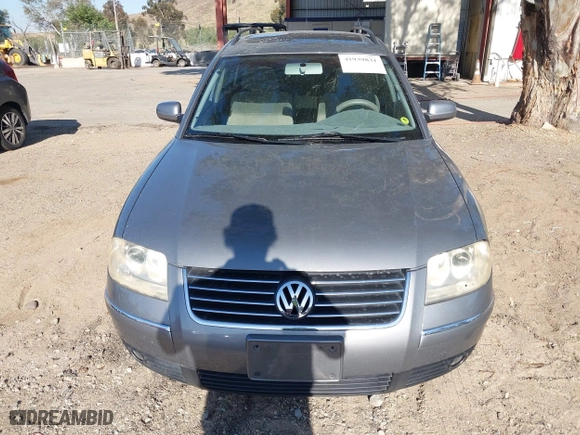 2001 Volkswagen Passat GLS with VIN WVWVD63B61E184553, listed as a IAAI auction lot 41939831 with 74,225 mi miles. Bid and sale history available at carsss.com. Image 6.