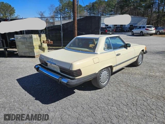 1987 Mercedes-Benz 560 SL z VIN WDBBA48D5HA061899, wystawiony jako Copart lot #45910515 z przebiegiem 68 293 mil mil oraz Czysty tytuł • Clean title. Historia ofert i sprzedaży dostępna na DreamBid. Obrazek 4.