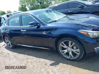 2019 Infiniti Q70 Luxe с VIN JN1BY1PR9KM725249, выставлен на аукционе IAAI как лот 42541363 с пробегом 40 201 миль миль и . История ставок и продаж доступна на DreamBid. Изображение 13.
