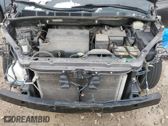 2013 Toyota Sienna XLE z VIN 5TDDK3DC1DS050345, wystawiony jako Copart lot #49737225 z przebiegiem 125 247 mil mil oraz Szkoda całkowita • Salvage title. Historia ofert i sprzedaży dostępna na DreamBid. Obrazek 11.