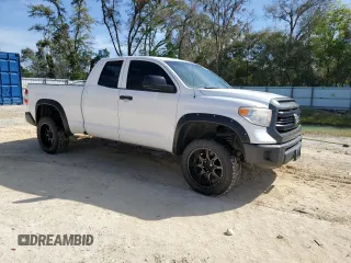 2016 Toyota Tundra SR z VIN 5TFRM5F14GX096547, wystawiony jako Copart lot #48736635 z przebiegiem 130 236 mil mil oraz Szkoda całkowita • Salvage title. Historia ofert i sprzedaży dostępna na DreamBid. Obrazek 4.