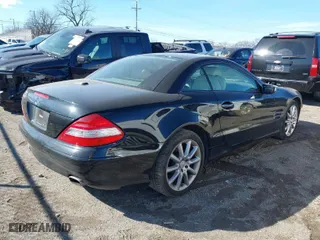 2007 Mercedes-Benz SL-Class 5.5L V8 with VIN WDBSK71F97F129598, listed as a IAAI auction lot 41662468 with 118,479 mi miles. Bid and sale history available at carsss.com. Image 4.