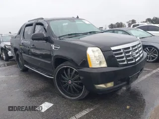 2007 Cadillac Escalade EXT with VIN 3GYFK62887G197848, listed as a IAAI auction lot 42100948 with 154,695 mi miles. Bid and sale history available at carsss.com. Image 1.