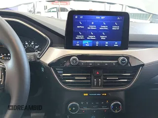 2022 Ford Escape SE with VIN 1FMCU9G66NUB40825, listed as a IAAI auction lot 42733892 with 35,913 mi miles and . Bid and sale history available at DreamBid. Image 1.