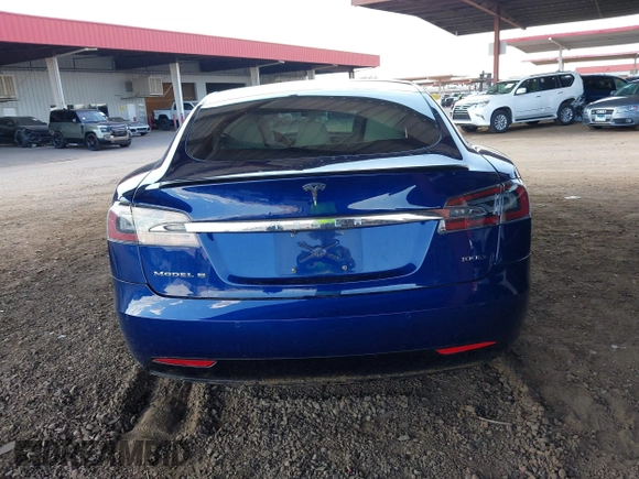 2017 Tesla Model S 100D z VIN 5YJSA1E21HF190815, wystawiony jako IAAI lot #42422004 z przebiegiem 99 938 mil mil oraz . Historia ofert i sprzedaży dostępna na DreamBid. Obrazek 17.