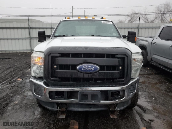 2016 Ford Super Duty F-350 SRW Lariat with VIN 1FT8X3B60GEA18786, listed as a Copart auction lot 43901715 with 86,833 mi miles and Salvage Title. Bid and sale history available at carsss.com. Image 5.