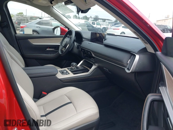 2025 Mazda CX-90 Preferred z VIN JM3KKBHD9S1208744, wystawiony jako IAAI lot #42019049 z przebiegiem 4 663 mil mil oraz . Historia ofert i sprzedaży dostępna na DreamBid. Obrazek 5.