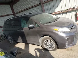 2019 Toyota Sienna XLE Auto Access Seat with VIN 5TDYZ3DC1KS986993, listed as a IAAI auction lot 40575042 with 73,581 mi miles. Bid and sale history available at carsss.com. Image 13.