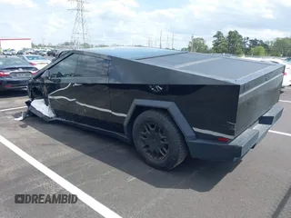 2024 Tesla Cybertruck z VIN 7G2CEHED8RA019428, wystawiony jako IAAI lot #41918480 z przebiegiem 22 762 mil mil oraz . Historia ofert i sprzedaży dostępna na DreamBid. Obrazek 3.