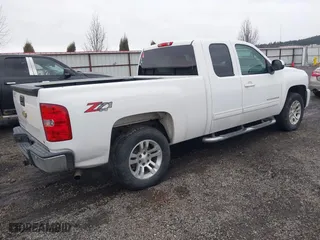 2010 Chevrolet Silverado 1500 LT with VIN 1GCSKSE36AZ137555, listed as a IAAI auction lot 41655037 with 139,574 mi miles. Bid and sale history available at carsss.com. Image 4.