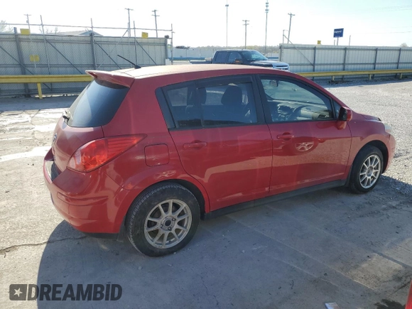 2011 Nissan Versa S z VIN 3N1BC1CP0BL420221, wystawiony jako Copart lot #52742945 z przebiegiem Nie podano mil oraz Szkoda całkowita • Salvage title. Historia ofert i sprzedaży dostępna na DreamBid. Obrazek 3.