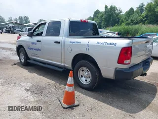 2016 Ram 1500 Tradesman z VIN 1C6RR7KG3GS305742, wystawiony jako IAAI lot #42548001 z przebiegiem 313 235 mil mil oraz . Historia ofert i sprzedaży dostępna na DreamBid. Obrazek 3.