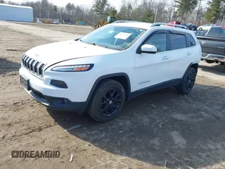 2017 Jeep Cherokee Latitude z VIN 1C4PJMCBXHW668767, wystawiony jako IAAI lot #41795738 z przebiegiem 95 206 mil mil oraz . Historia ofert i sprzedaży dostępna na DreamBid. Obrazek 2.