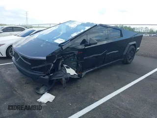2024 Tesla Cybertruck z VIN 7G2CEHED8RA019428, wystawiony jako IAAI lot #41918480 z przebiegiem 22 762 mil mil oraz . Historia ofert i sprzedaży dostępna na DreamBid. Obrazek 2.