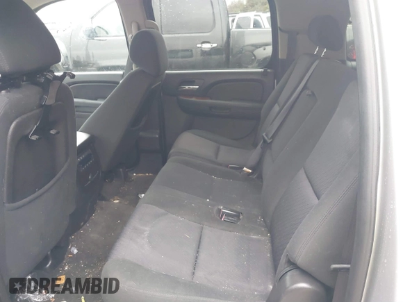 2014 Chevrolet Suburban LS with VIN 1GNSCHE08ER217393, listed as a IAAI auction lot 41563635 with 212,852 mi miles. Bid and sale history available at carsss.com. Image 18.