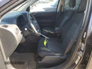 2016 Jeep Compass Sport SE z VIN 1C4NJDBB1GD779260, wystawiony jako Copart lot #56040065 z przebiegiem Nie podano mil oraz Czysty tytuł • Clean title. Historia ofert i sprzedaży dostępna na DreamBid. Obrazek 7.