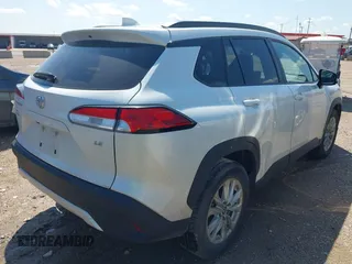 2022 Toyota Corolla Cross LE z VIN 7MUCAAAG0NV014812, wystawiony jako IAAI lot #42335853 z przebiegiem 52 811 mil mil oraz . Historia ofert i sprzedaży dostępna na DreamBid. Obrazek 4.