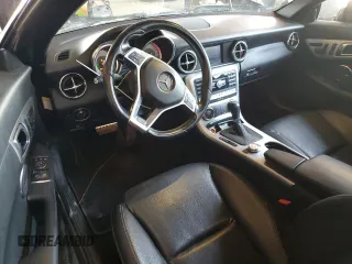 2013 Mercedes-Benz SLK 250 z VIN WDDPK4HA6DF069653, wystawiony jako Copart lot #63466965 z przebiegiem 147 749 mil mil oraz Szkoda całkowita • Salvage title. Historia ofert i sprzedaży dostępna na DreamBid. Obrazek 8.