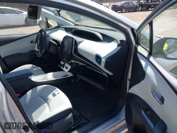 2017 Toyota Prius Plus z VIN JTDKARFP1H3001327, wystawiony jako IAAI lot #41895059 z przebiegiem 91 821 mil mil oraz . Historia ofert i sprzedaży dostępna na DreamBid. Obrazek 5.