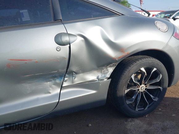 2008 Mitsubishi Eclipse GS z VIN 4A3AK24F28E036454, wystawiony jako IAAI lot #42276489 z przebiegiem 153 707 mil mil oraz . Historia ofert i sprzedaży dostępna na DreamBid. Obrazek 6.
