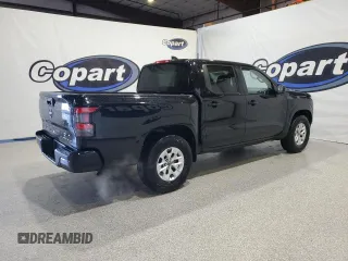 2024 Nissan Frontier SV z VIN 1N6ED1EJ1RN672132, wystawiony jako Copart lot #58047755 z przebiegiem 15 884 mil mil oraz Czysty tytuł • Clean title. Historia ofert i sprzedaży dostępna na DreamBid. Obrazek 3.