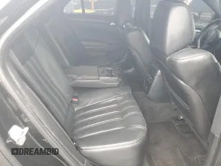 2015 Chrysler 300 S z VIN 2C3CCABG9FH780710, wystawiony jako Copart lot #57951145 z przebiegiem 126 268 mil mil oraz Szkoda całkowita • Salvage title. Historia ofert i sprzedaży dostępna na DreamBid. Obrazek 10.