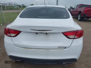 2015 Chrysler 200 S z VIN 1C3CCCBB6FN749700, wystawiony jako IAAI lot #42083999 z przebiegiem 122 143 mil mil oraz . Historia ofert i sprzedaży dostępna na DreamBid. Obrazek 16.