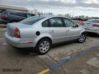 2003 Volkswagen Passat GLX with VIN WVWTH63B63P283411, listed as a Copart auction lot 82626274 with 173,413 mi miles and Salvage Title. Bid and sale history available at carsss.com. Image 3.