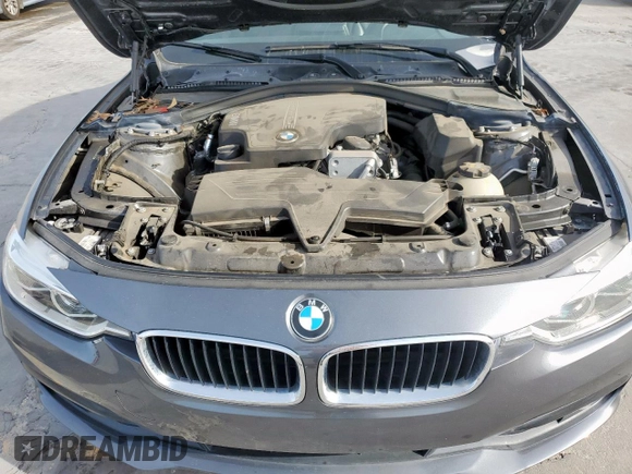 2018 BMW 3 Series 320i z VIN WBA8A9C55JAH14312, wystawiony jako Copart lot #49729535 z przebiegiem 54 867 mil mil oraz Czysty tytuł • Clean title. Historia ofert i sprzedaży dostępna na DreamBid. Obrazek 11.