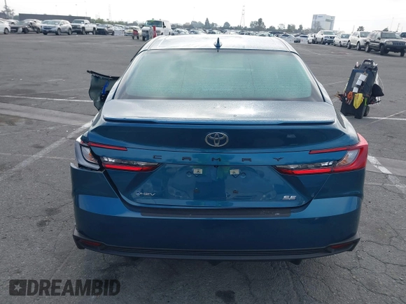 2025 Toyota Camry LE z VIN 4T1DAACK3SU571104, wystawiony jako IAAI lot #42084430 z przebiegiem 1 013 mil mil oraz . Historia ofert i sprzedaży dostępna na DreamBid. Obrazek 16.