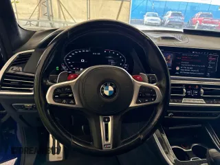 2021 BMW X5 M z VIN 5YMJU0C01M9F01267, wystawiony jako Copart lot #82042094 z przebiegiem 99 906 mil mil oraz Czysty tytuł • Clean title. Historia ofert i sprzedaży dostępna na DreamBid. Obrazek 9.