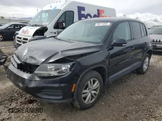 2013 Volkswagen Tiguan SE z VIN WVGBV7AX1DW553009, wystawiony jako Copart lot #49214265 z przebiegiem 152 830 mil mil oraz Czysty tytuł • Clean title. Historia ofert i sprzedaży dostępna na DreamBid. Obrazek 1.