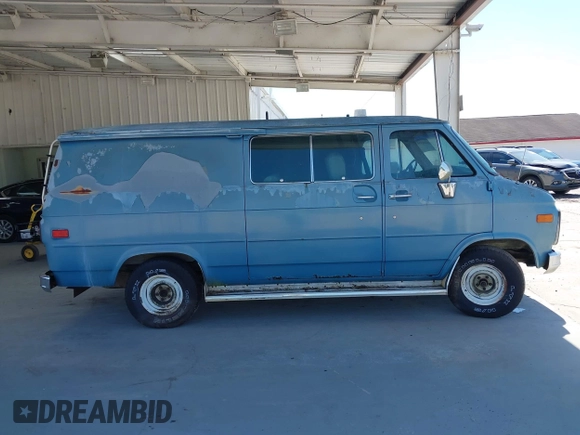 1989 Chevrolet Chevy Van z VIN 1GCEG25K3K7104404, wystawiony jako IAAI lot #42266335 z przebiegiem 96 272 mil mil oraz . Historia ofert i sprzedaży dostępna na DreamBid. Obrazek 12.