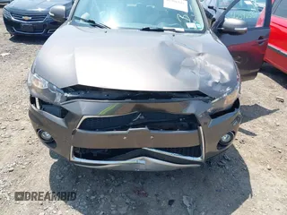2010 Mitsubishi Outlander z VIN JA4AT3AW5AZ008425, wystawiony jako IAAI lot #42396551 z przebiegiem 134 165 mil mil oraz . Historia ofert i sprzedaży dostępna na DreamBid. Obrazek 6.