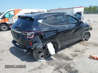 2023 Kia Seltos S z VIN KNDEU2AA4P7371547, wystawiony jako IAAI lot #42242913 z przebiegiem 35 374 mil mil oraz . Historia ofert i sprzedaży dostępna na DreamBid. Obrazek 4.