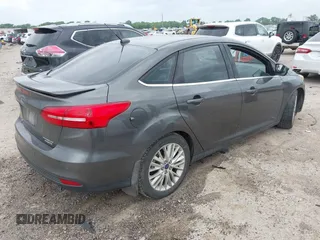 2016 Ford Focus Titanium z VIN 1FADP3J21GL260145, wystawiony jako IAAI lot #42137319 z przebiegiem 131 835 mil mil oraz . Historia ofert i sprzedaży dostępna na DreamBid. Obrazek 4.