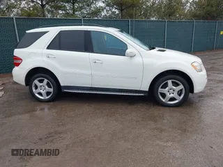 2008 Mercedes-Benz M 550 with VIN 4JGBB72E28A321236, listed as a IAAI auction lot 41720074 with 193,503 mi miles and . Bid and sale history available at carsss.com. Image 13.