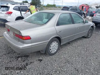 1998 Toyota Camry LE z VIN JT2BG22K6W0147522, wystawiony jako IAAI lot #42305222 z przebiegiem 224 539 mil mil oraz . Historia ofert i sprzedaży dostępna na DreamBid. Obrazek 4.