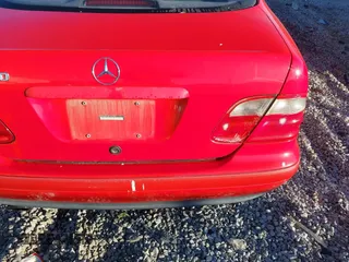 1999 Mercedes-Benz CLK 320/430 z VIN WDBLJ65G1XF101749, wystawiony jako IAAI lot #41689126 z przebiegiem 172 429 mil mil oraz . Historia ofert i sprzedaży dostępna na DreamBid. Obrazek 12.