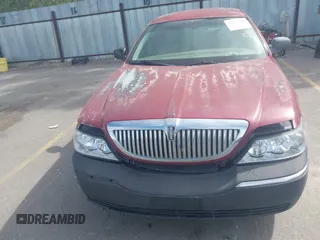 2006 Lincoln Town Car Signature z VIN 1LNHM81VX6Y635829, wystawiony jako IAAI lot #42212464 z przebiegiem 222 131 mil mil oraz . Historia ofert i sprzedaży dostępna na DreamBid. Obrazek 6.